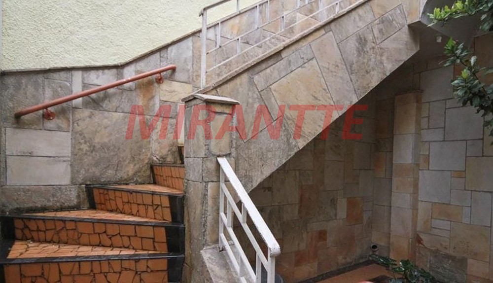 Sobrado de 160m² com 5 quartos em Água Fria