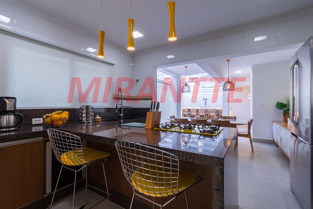 Sobrado de 250m² com 3 quartos em Horto Florestal