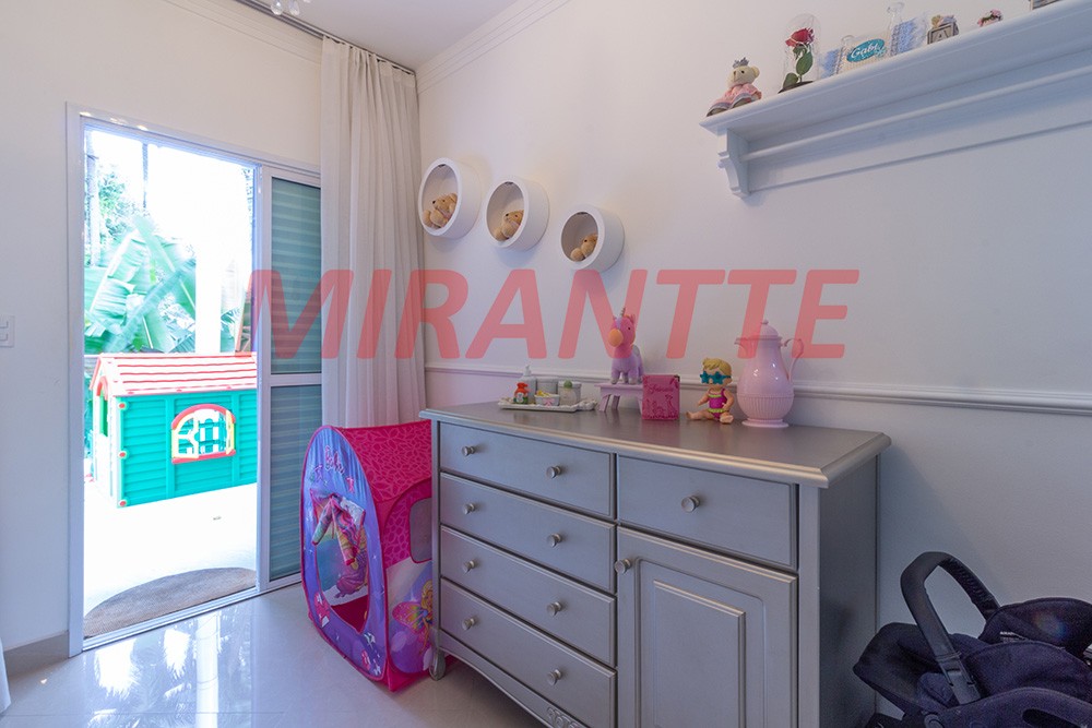 Sobrado de 250m² com 3 quartos em Horto Florestal