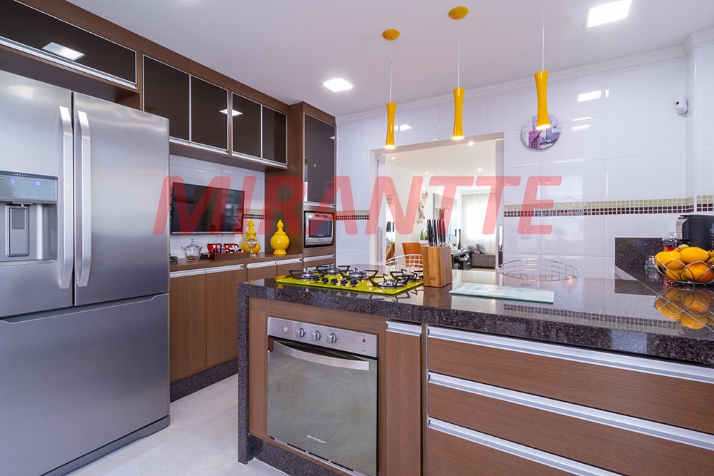 Sobrado de 250m² com 3 quartos em Horto Florestal
