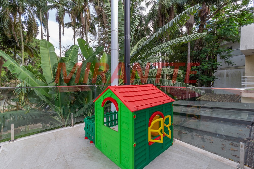 Sobrado de 250m² com 3 quartos em Horto Florestal