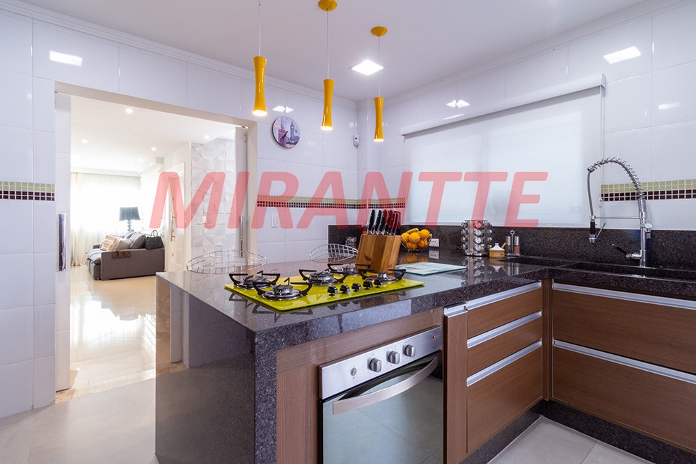 Sobrado de 250m² com 3 quartos em Horto Florestal