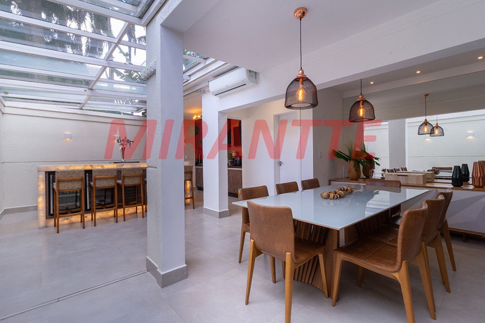 Sobrado de 250m² com 3 quartos em Horto Florestal