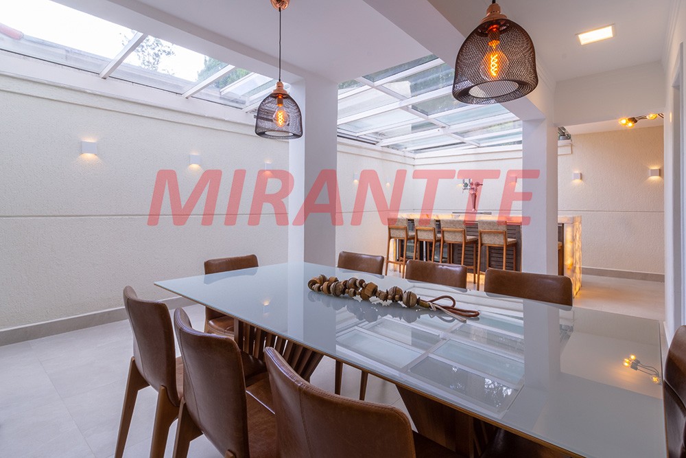 Sobrado de 250m² com 3 quartos em Horto Florestal