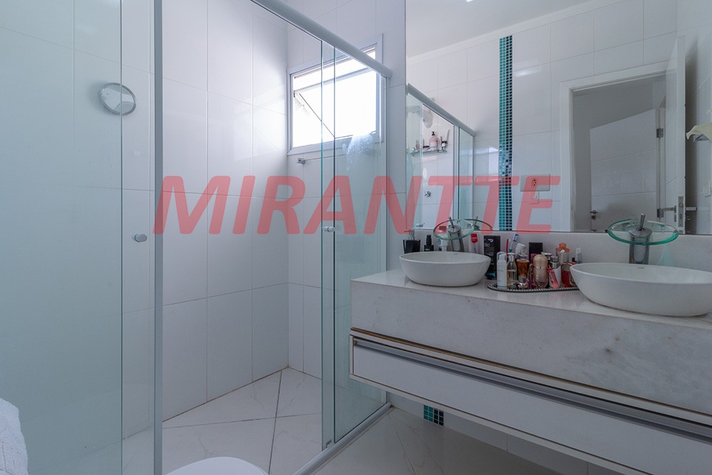 Sobrado de 250m² com 3 quartos em Horto Florestal