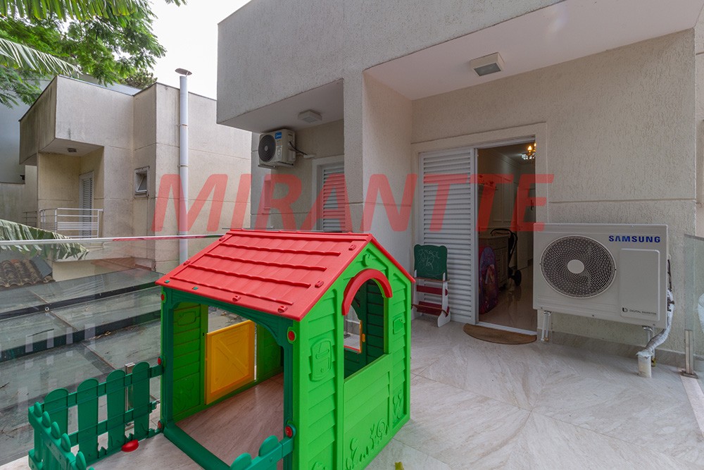 Sobrado de 250m² com 3 quartos em Horto Florestal