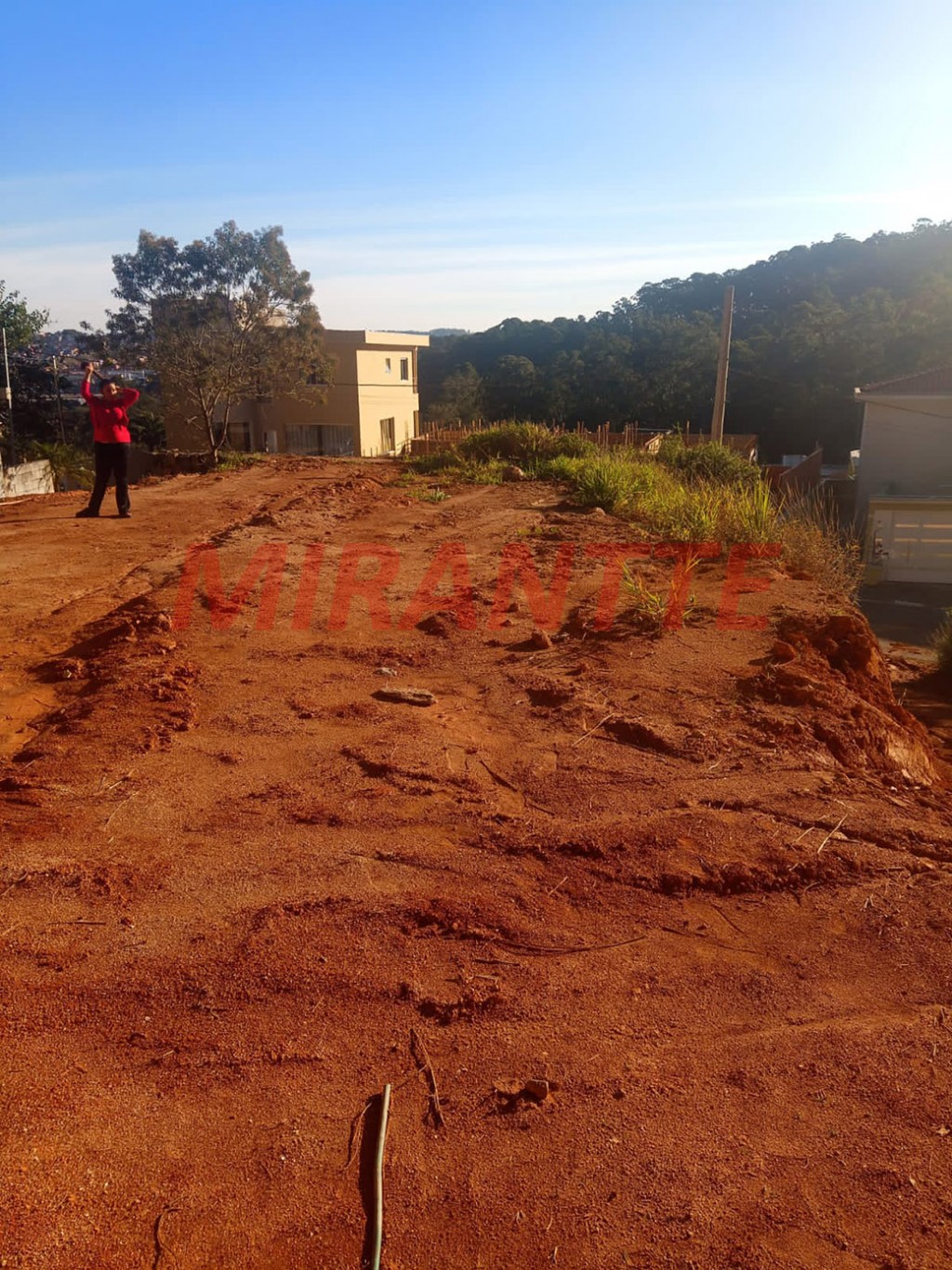 Terreno de 560m² em Parque Itaguaçu