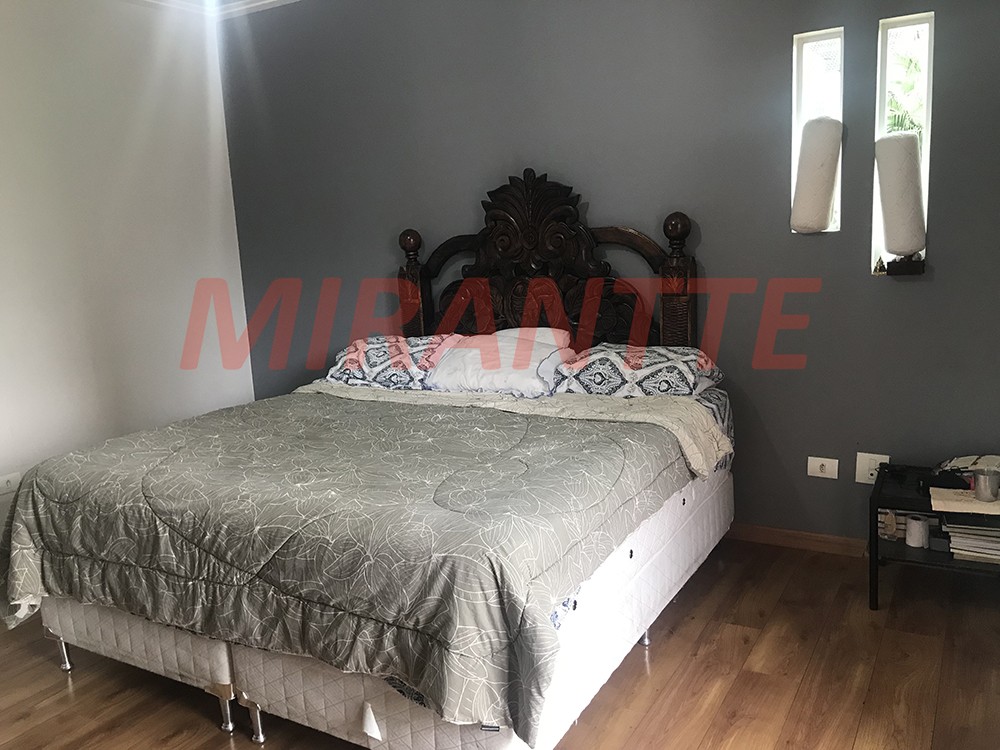 Sobrado de 514m² com 4 quartos em Santa Teresinha