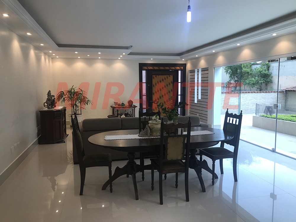 Sobrado de 514m² com 4 quartos em Santa Teresinha