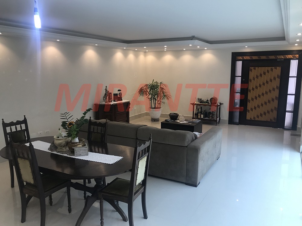Sobrado de 514m² com 4 quartos em Santa Teresinha