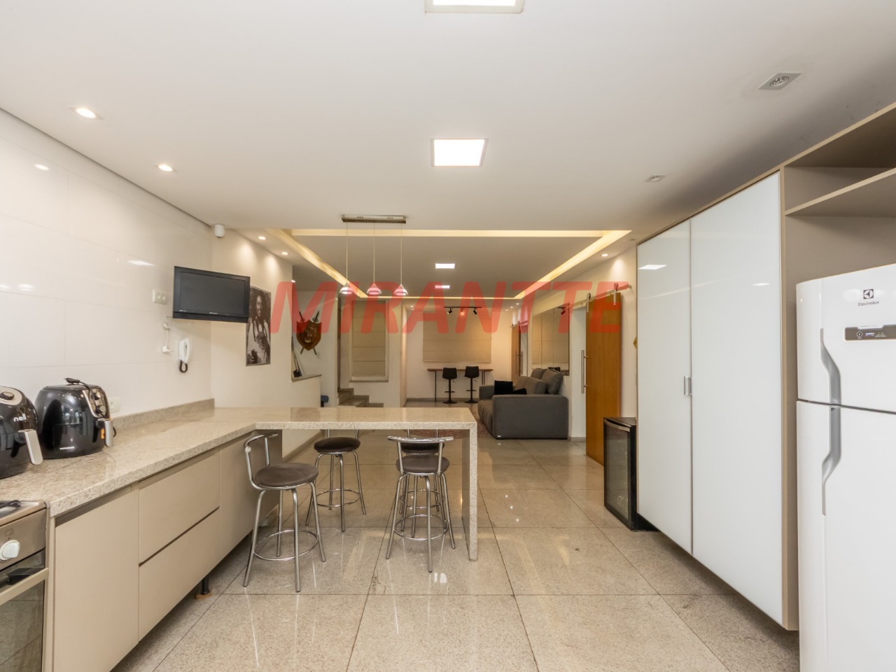 Sobrado de 300m² com 4 quartos em Vila Pauliceia