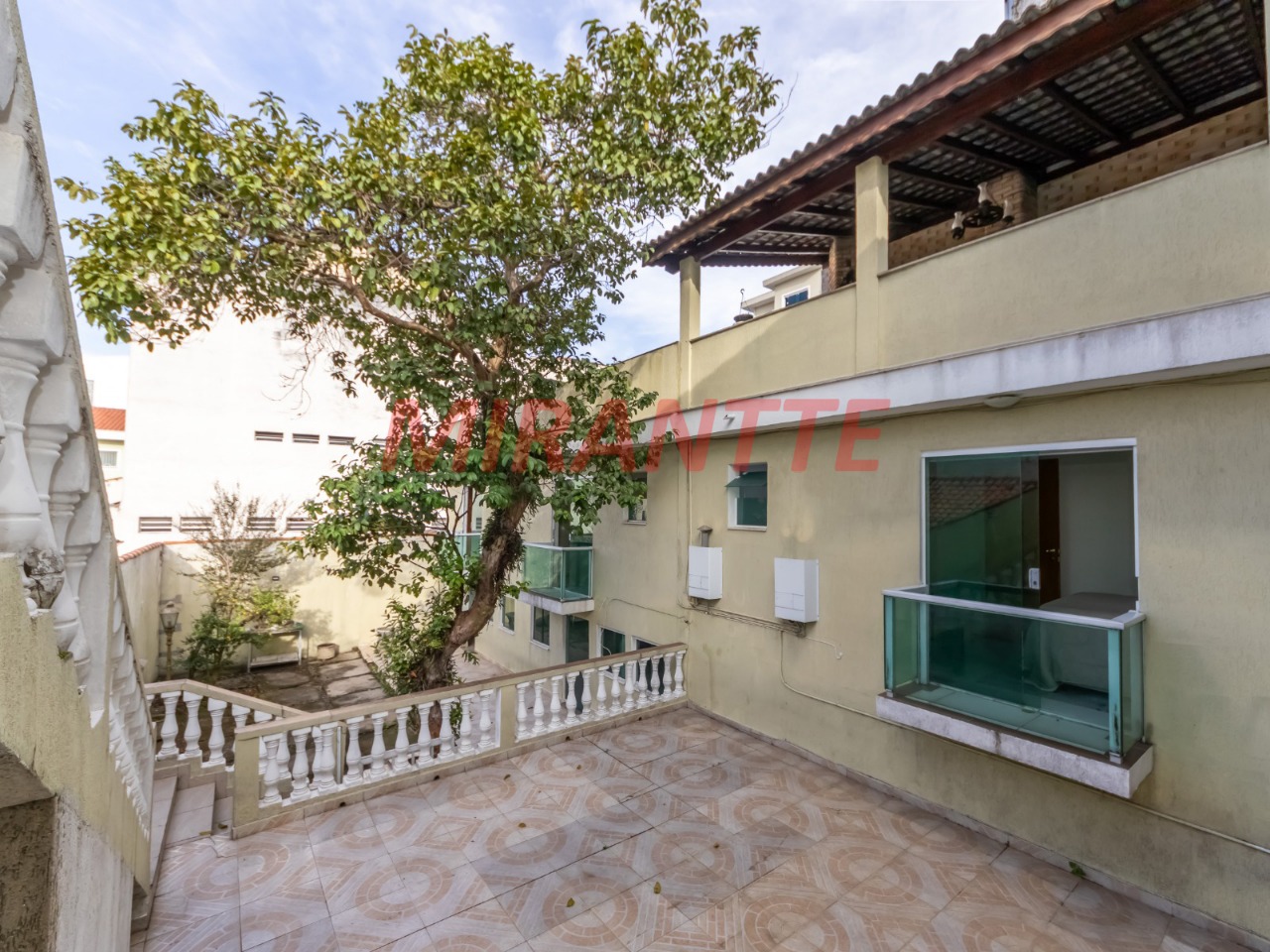 Sobrado de 300m² com 4 quartos em Vila Pauliceia