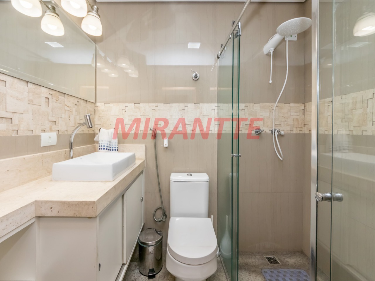 Sobrado de 300m² com 4 quartos em Vila Pauliceia