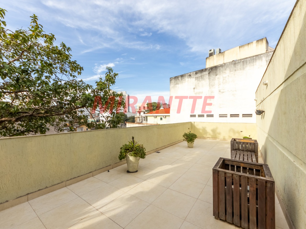 Sobrado de 300m² com 4 quartos em Vila Pauliceia