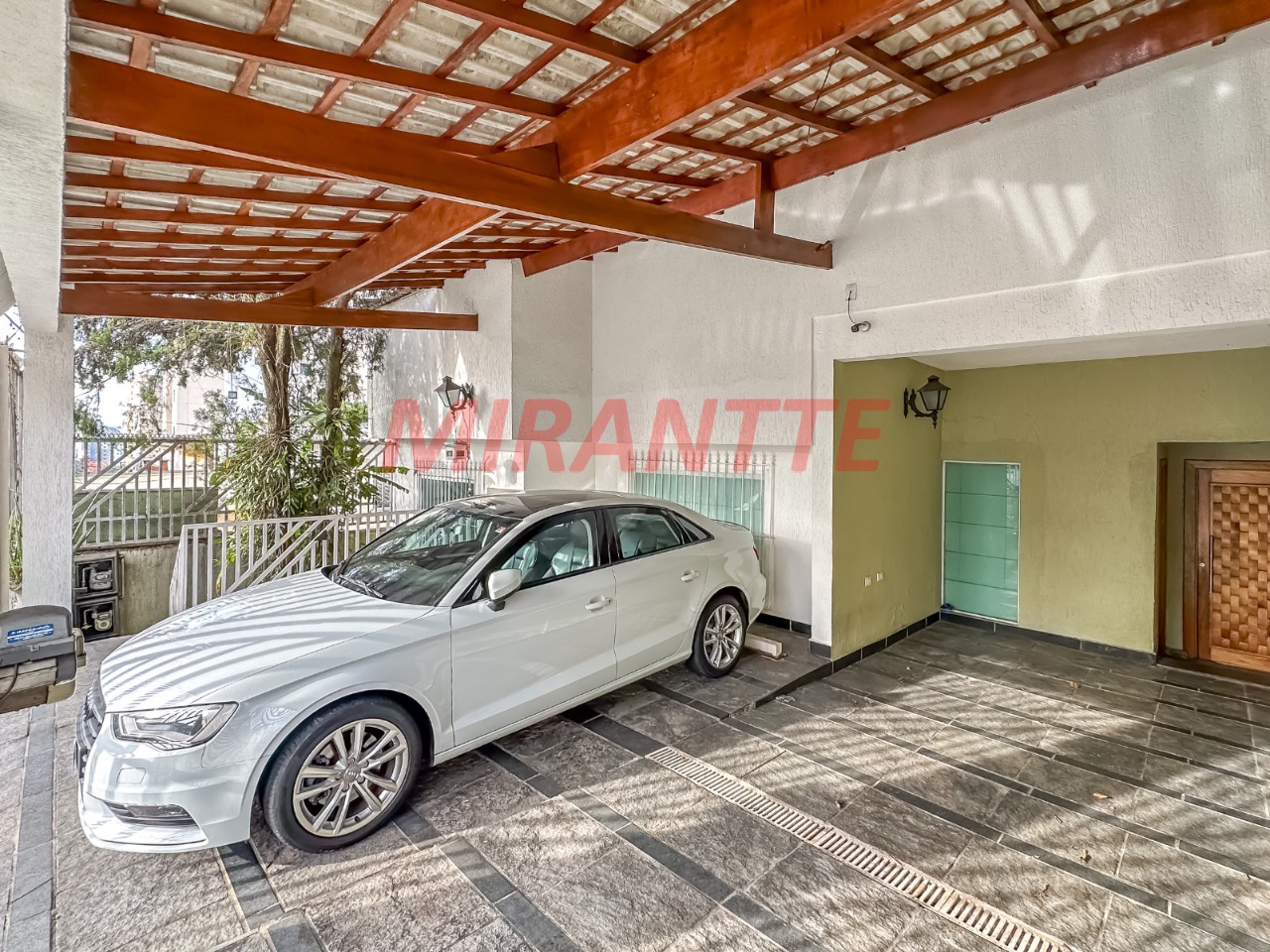 Sobrado de 300m² com 4 quartos em Vila Pauliceia
