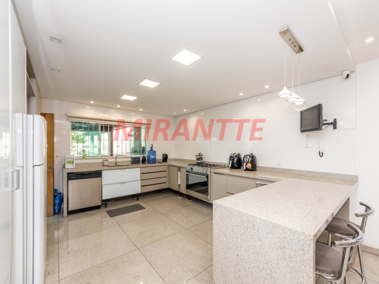 Sobrado de 300m² com 4 quartos em Vila Pauliceia