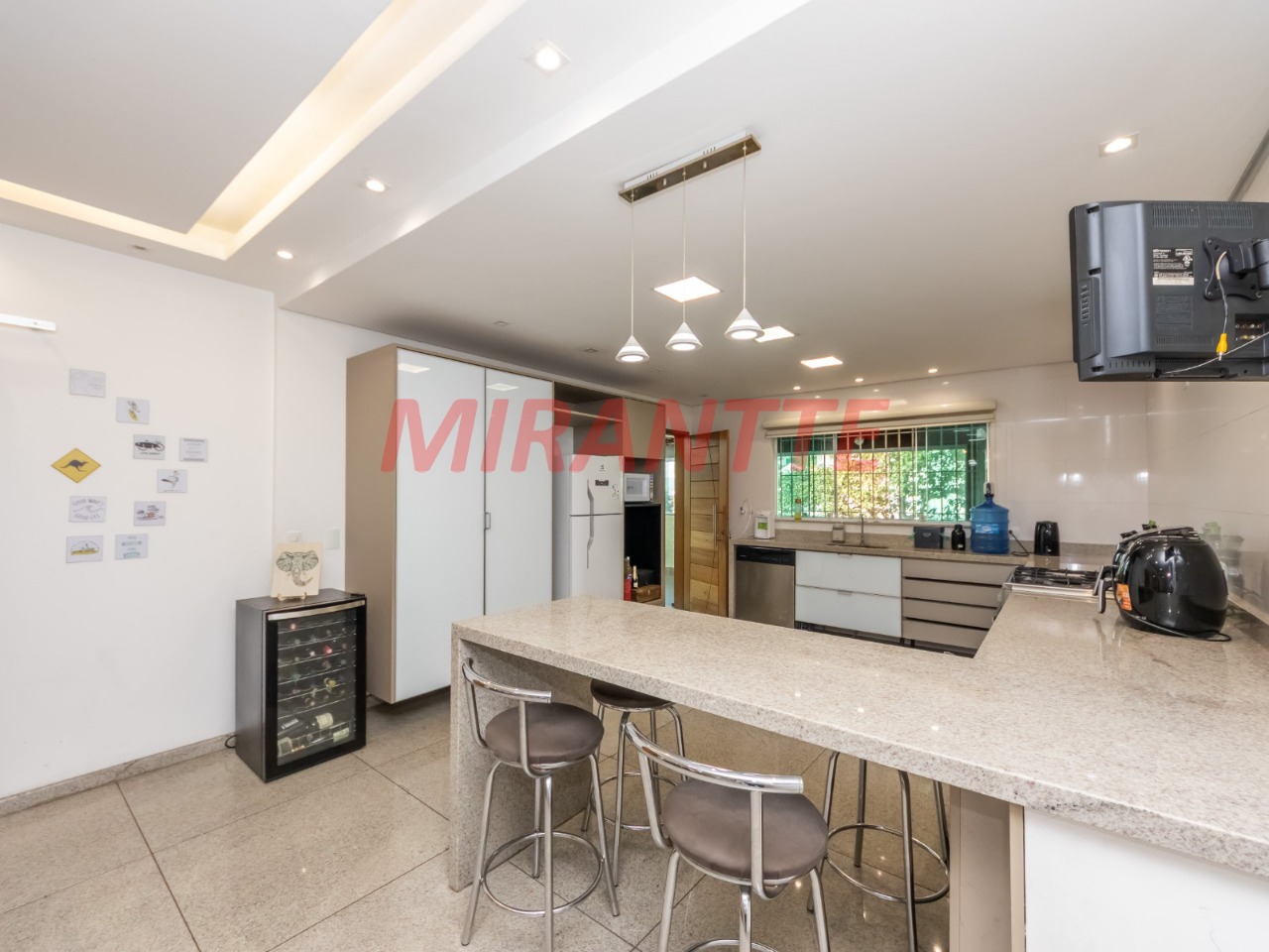 Sobrado de 300m² com 4 quartos em Vila Pauliceia