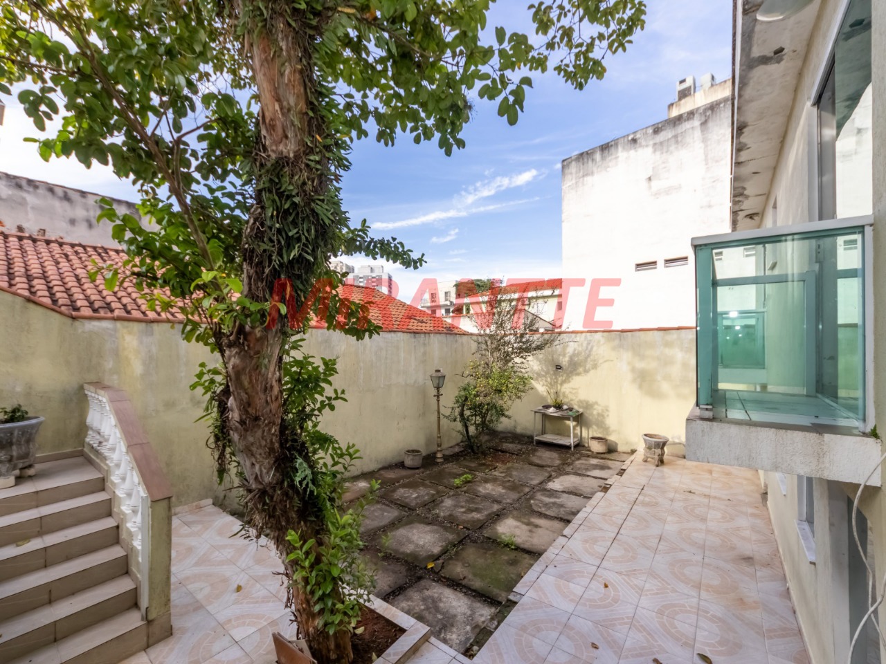 Sobrado de 300m² com 4 quartos em Vila Pauliceia