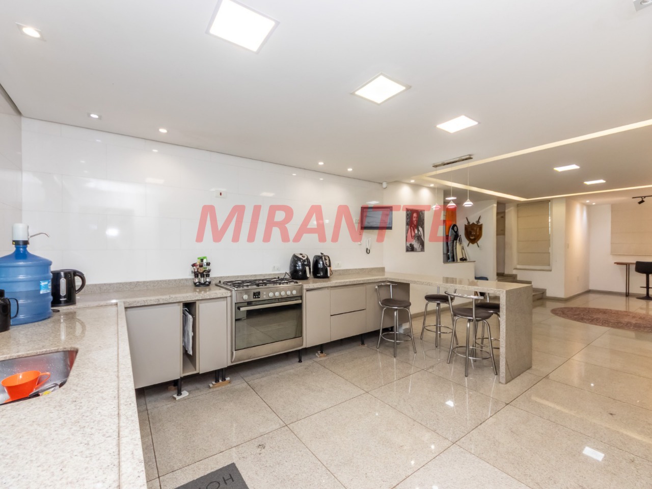 Sobrado de 300m² com 4 quartos em Vila Pauliceia