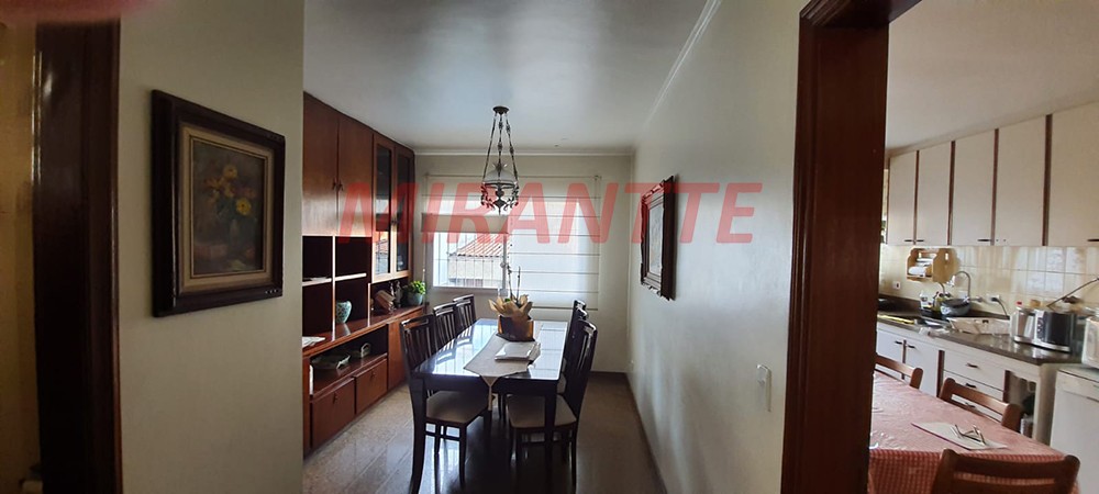 Sobrado de 303m² com 3 quartos em Santana