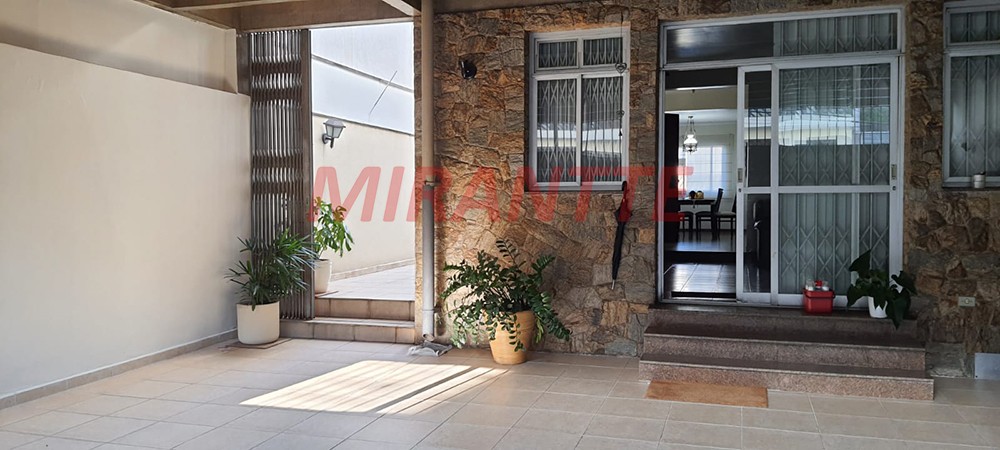 Sobrado de 303m² com 3 quartos em Santana