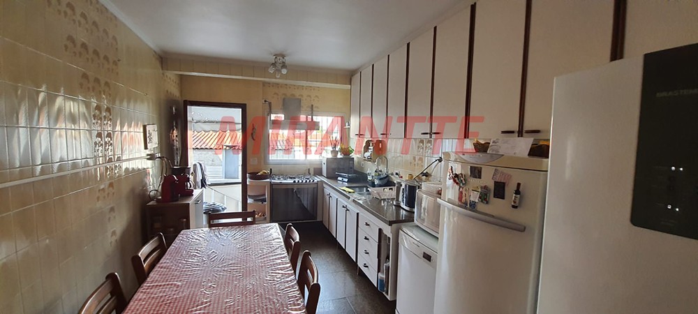 Sobrado de 303m² com 3 quartos em Santana