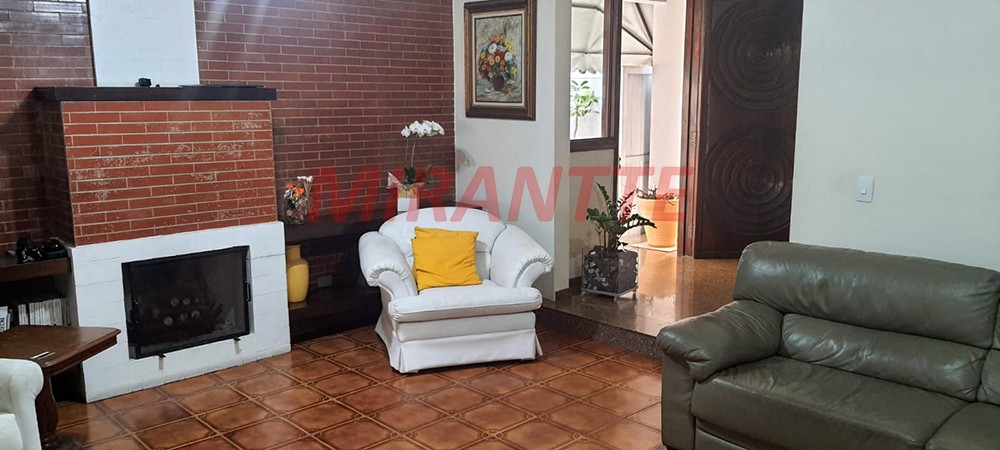 Sobrado de 303m² com 3 quartos em Santana