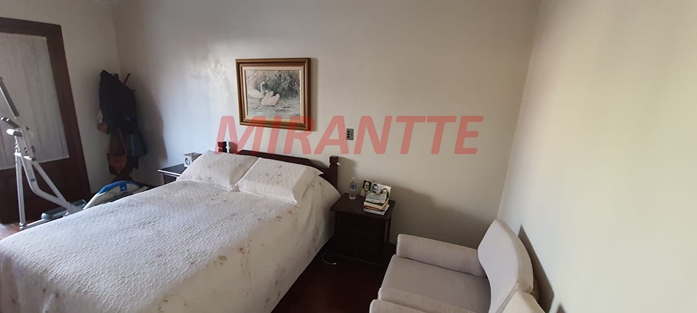 Sobrado de 303m² com 3 quartos em Santana