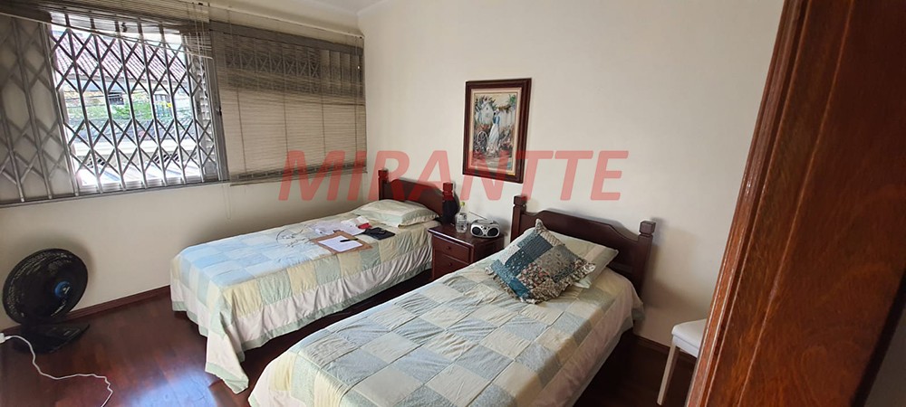 Sobrado de 303m² com 3 quartos em Santana