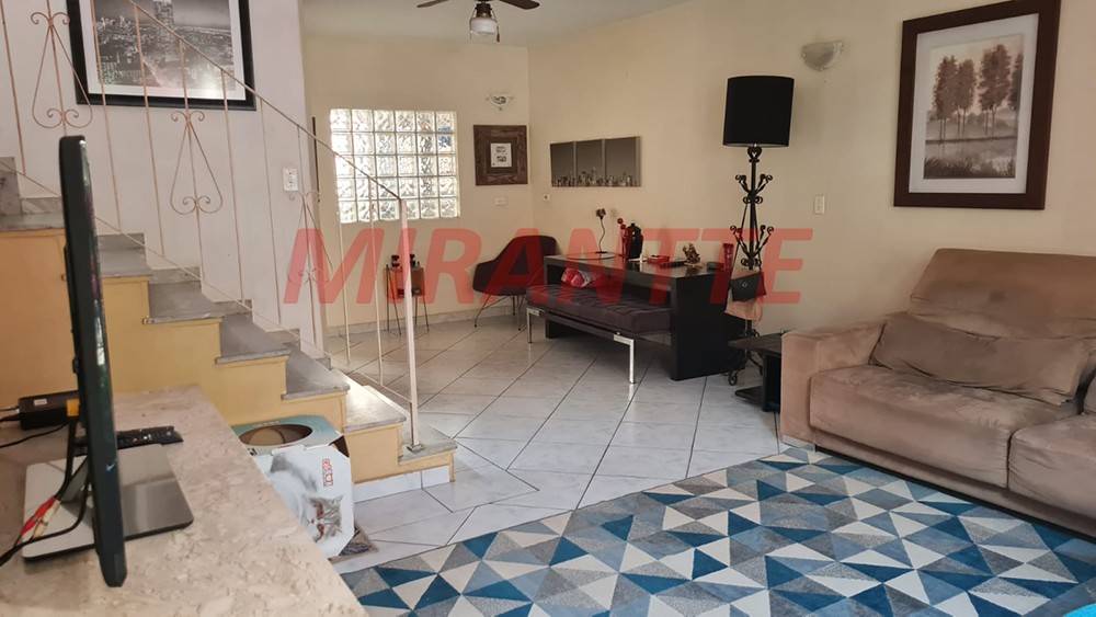 Sobrado de 182m² com 3 quartos em Água Fria