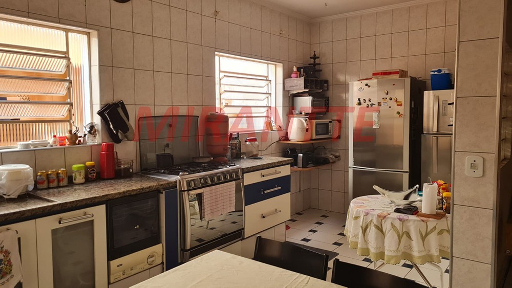 Sobrado de 182m² com 3 quartos em Água Fria