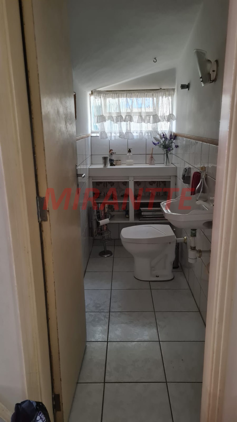 Sobrado de 182m² com 3 quartos em Água Fria