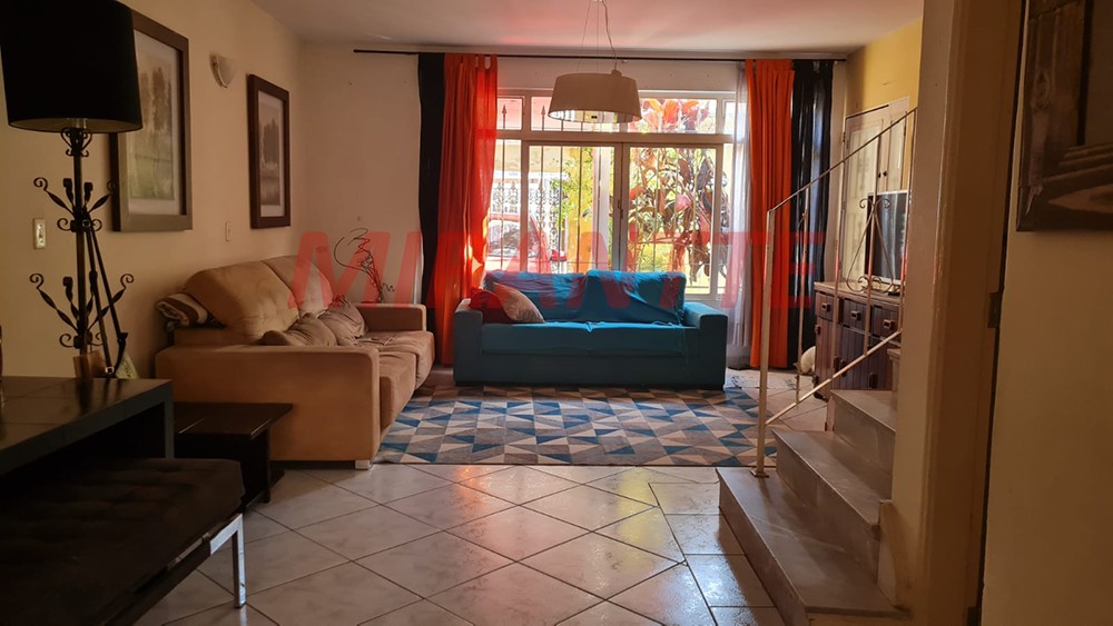 Sobrado de 182m² com 3 quartos em Água Fria