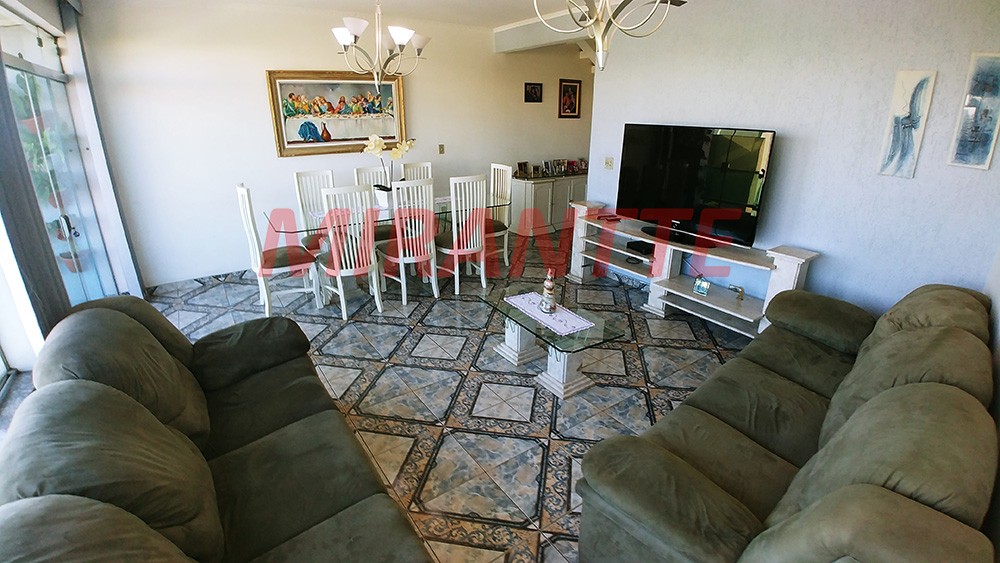 Sobrado de 326m² com 3 quartos em Mandaqui