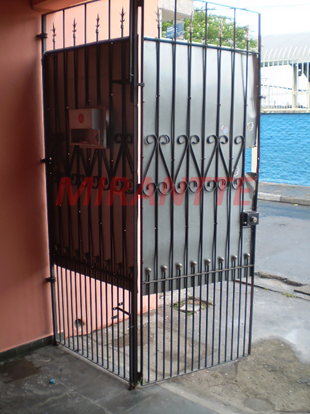Sobrado de 112m² com 2 quartos em Jardim Fontalis