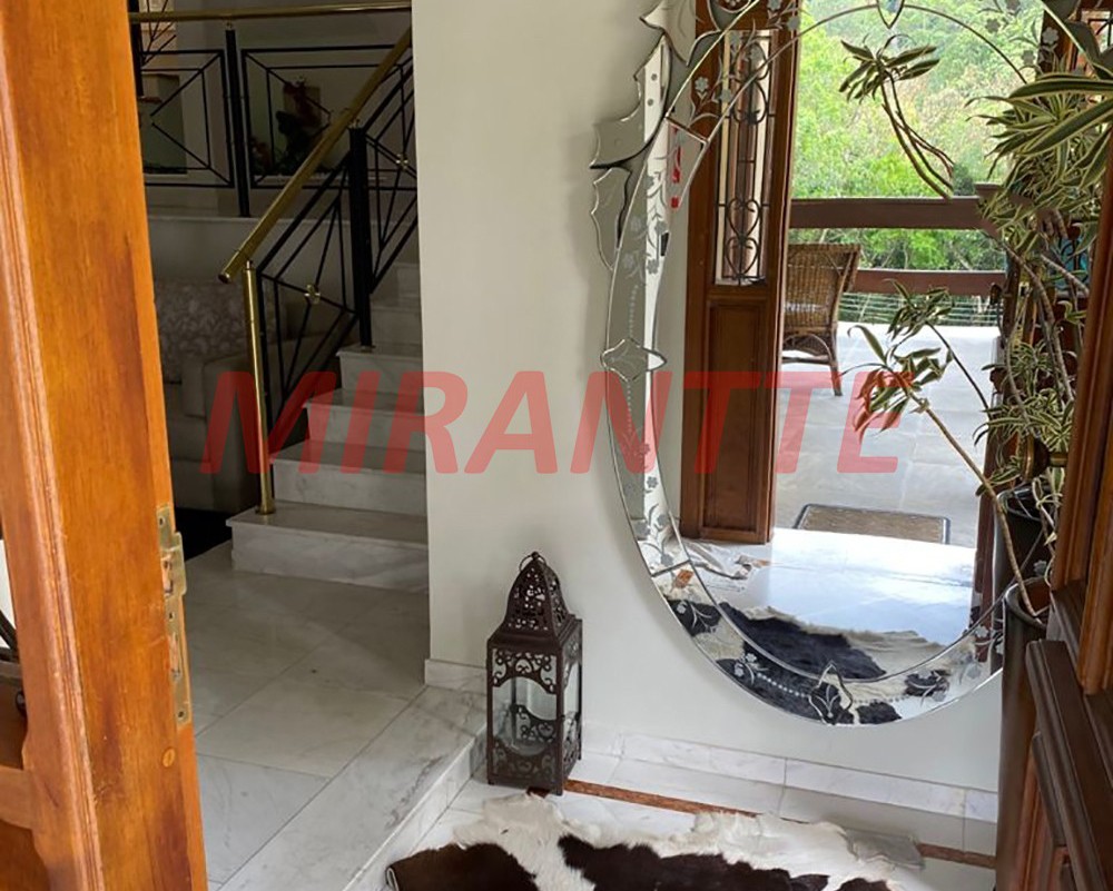 Sobrado de 470m² com 3 quartos em Serra Da Cantareira