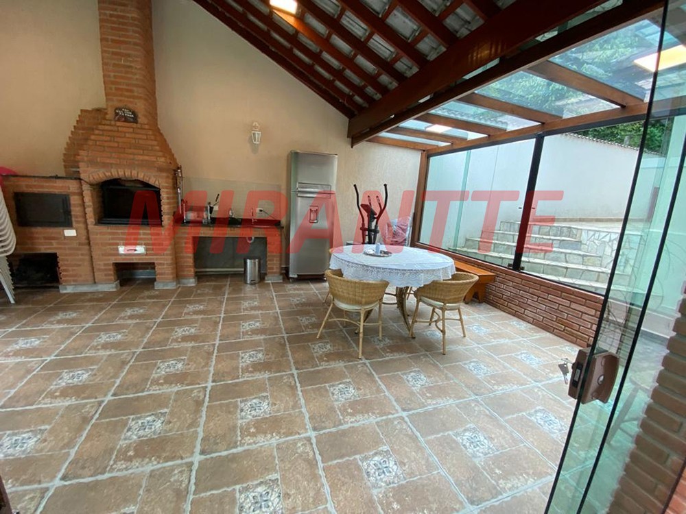 Sobrado de 470m² com 3 quartos em Serra Da Cantareira