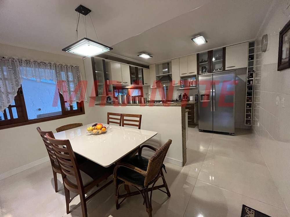 Sobrado de 470m² com 3 quartos em Serra Da Cantareira