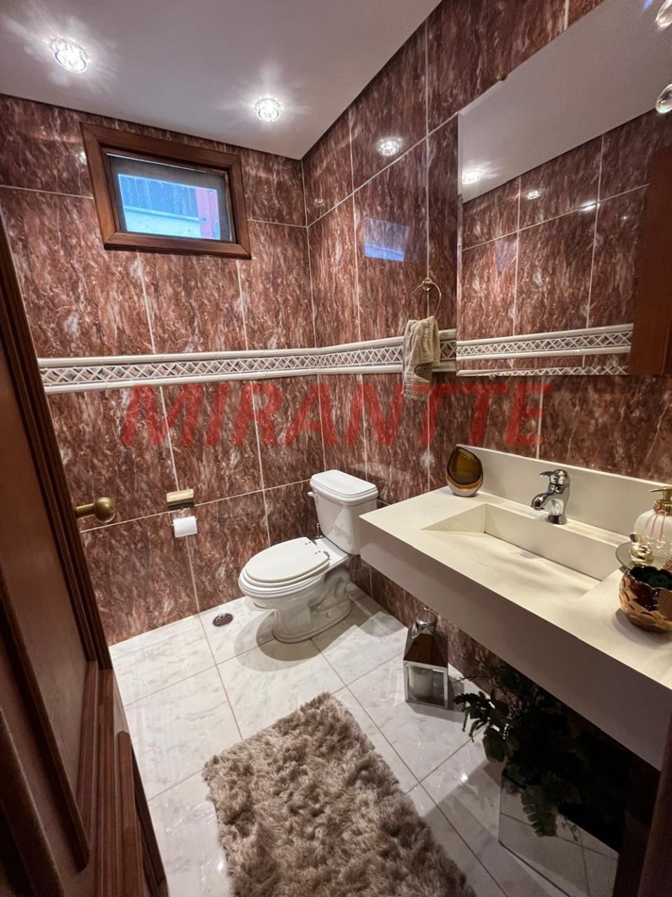 Sobrado de 470m² com 3 quartos em Serra Da Cantareira
