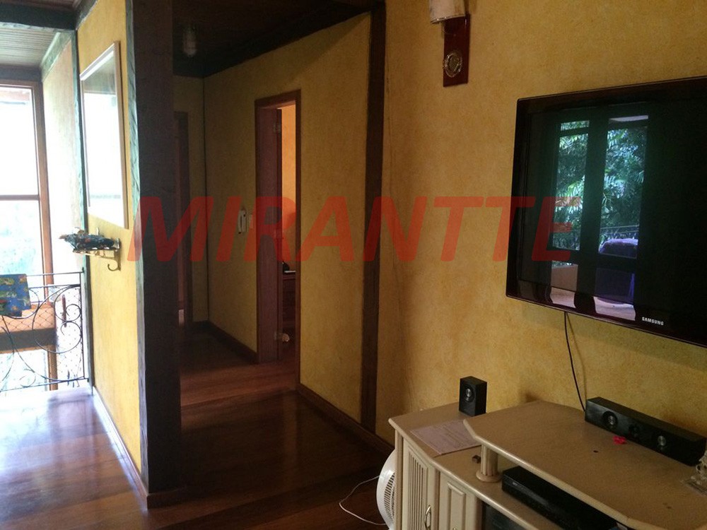 Sobrado de 350m² com 4 quartos em Serra da Cantareira