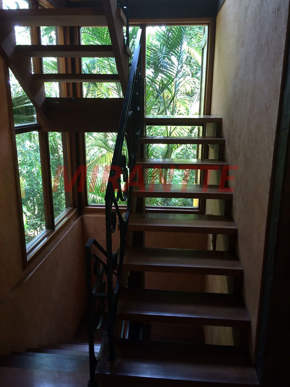 Sobrado de 350m² com 4 quartos em Serra da Cantareira