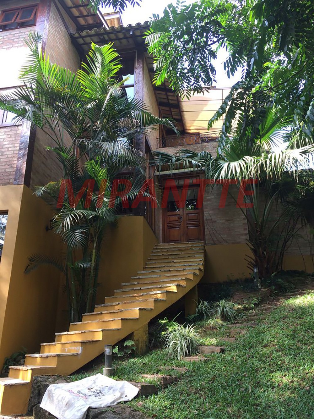 Sobrado de 350m² com 4 quartos em Serra da Cantareira