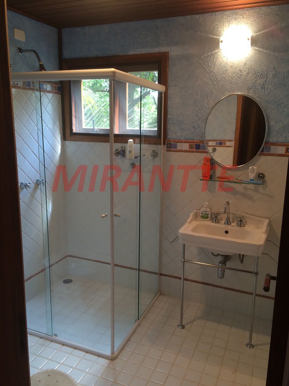 Sobrado de 350m² com 4 quartos em Serra da Cantareira