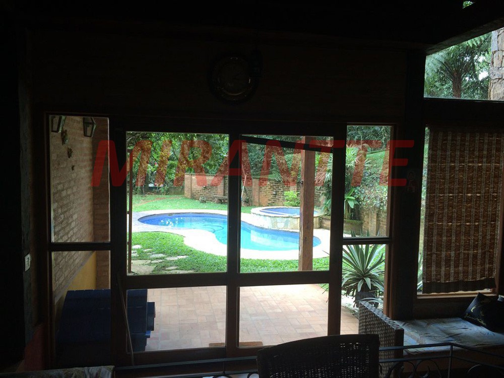 Sobrado de 350m² com 4 quartos em Serra da Cantareira