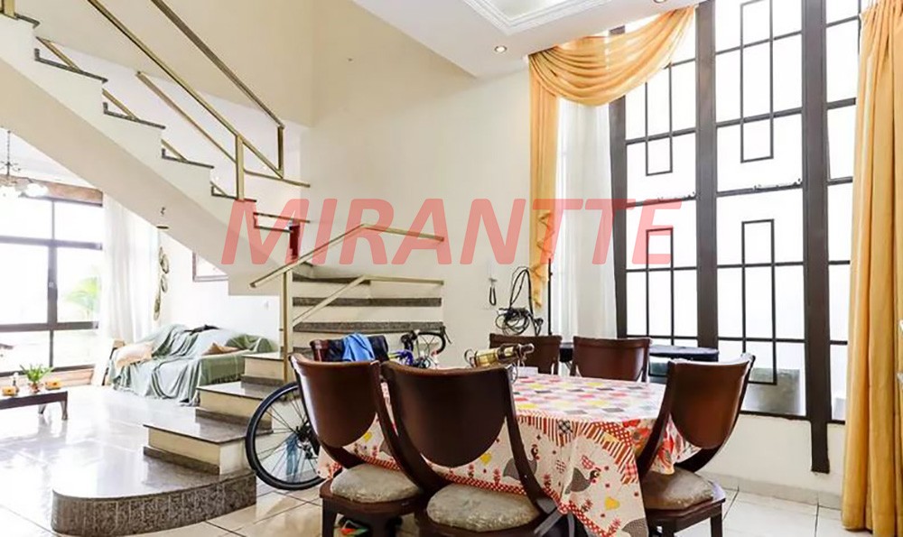 Sobrado de 193m² com 4 quartos em Vila Maria Alta