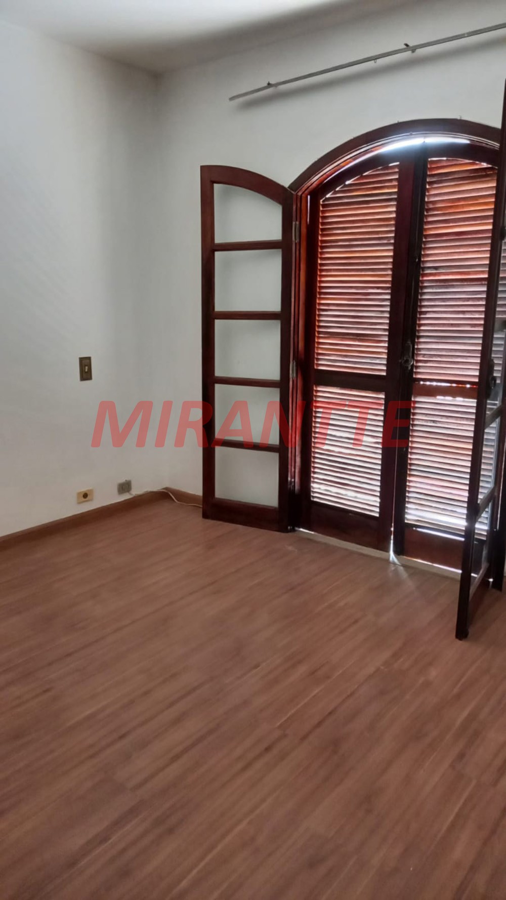 Sobrado com 4 quartos em Vila Irmaos Arnoni