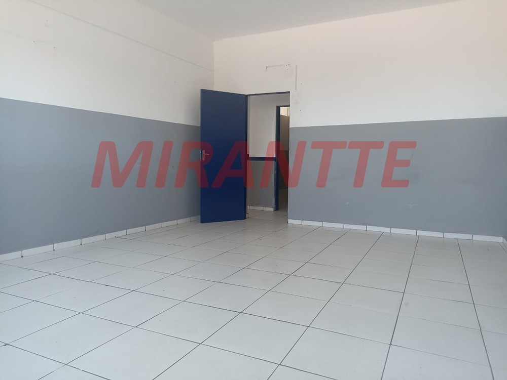 Comercial de 800m² em Limão