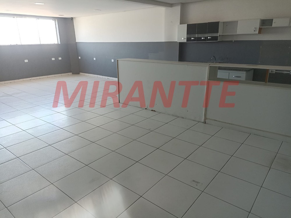 Comercial de 800m² em Limão