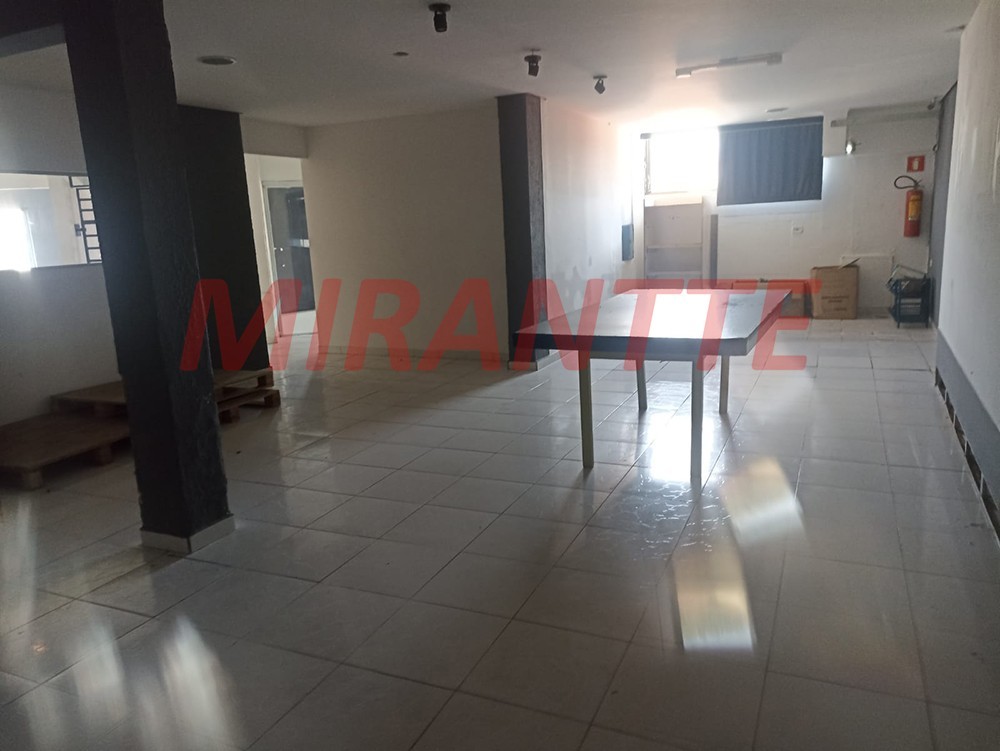 Comercial de 800m² em Limão