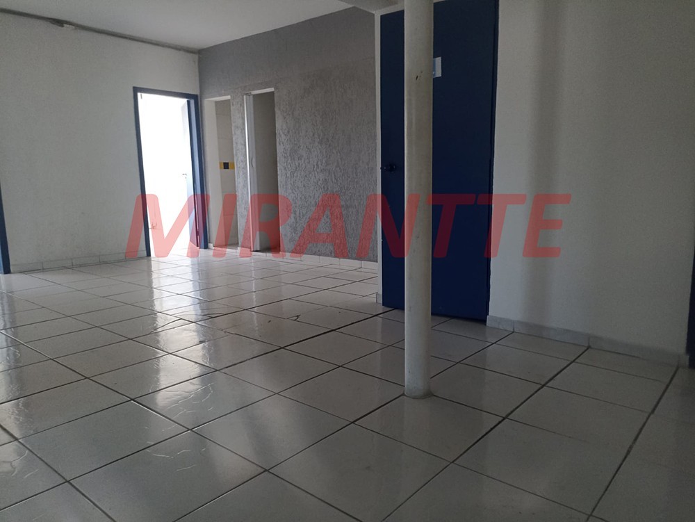 Comercial de 800m² em Limão